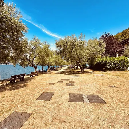 Bay Of Silence - View, Free Beach, Isle Of Iseo Apartment