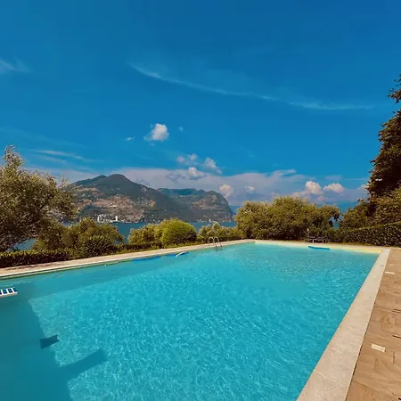 Bay Of Silence - View, Free Beach, Isle Of Iseo