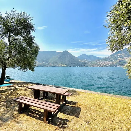 Bay Of Silence - View, Free Beach, Isle Of Iseo Apartment