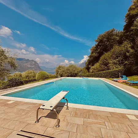Bay Of Silence - View, Free Beach, Isle Of Iseo Apartment