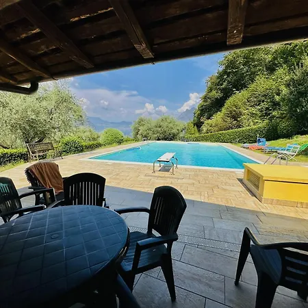 Bay Of Silence - View, Free Beach, Isle Of Iseo